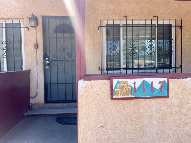 Building Photo - Summit Park Home next to UNM