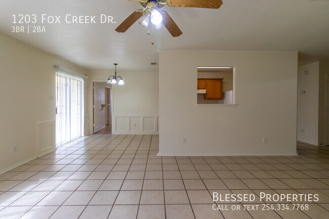 Foto del edificio - 1203 Fox Creek Dr