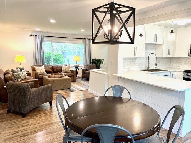 Foto del edificio - 3384 Dean Lake Ave NE