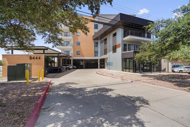Foto del edificio - 6444 Burnet Rd