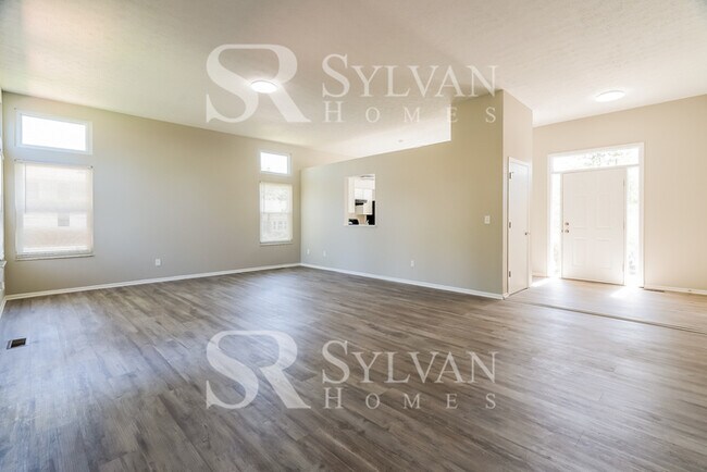 Building Photo - Cute, cozy and comfortable