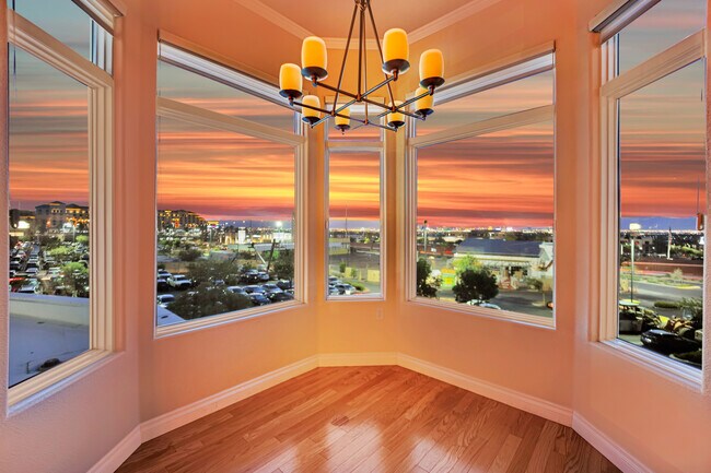 Foto del edificio - 2220 Village Walk Dr
