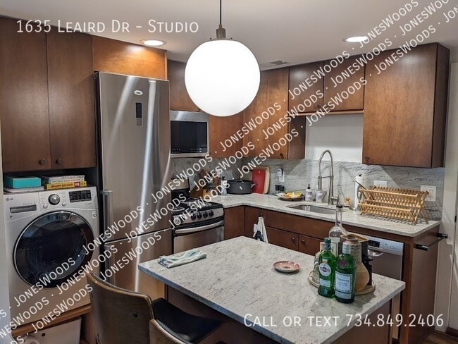 Building Photo - 1635 Leaird Dr