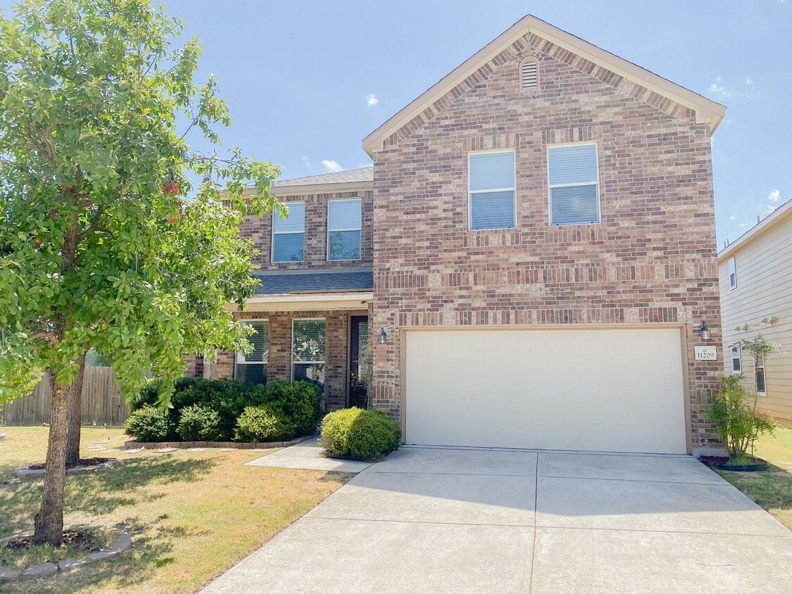 Primary Photo - Beautiful 5 BR / 2.5 BA Home for Rent in A...