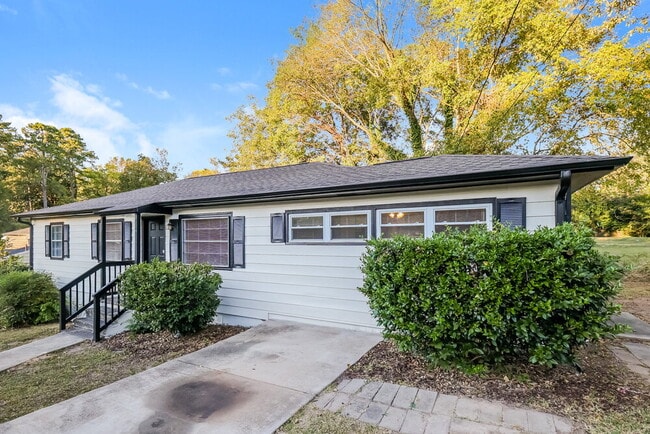 Building Photo - 9601 Red Ln Dr