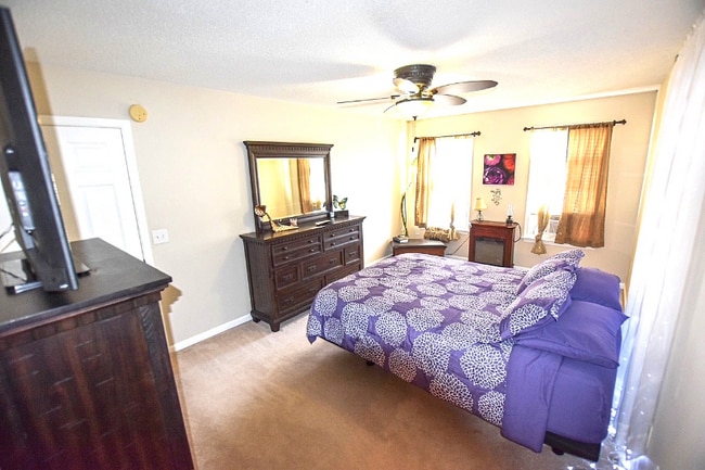 Building Photo - 407 Cook St