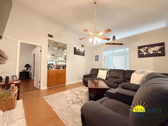 Building Photo - Charming 3BR Home in Mary Esther Near Hurlburt Field!