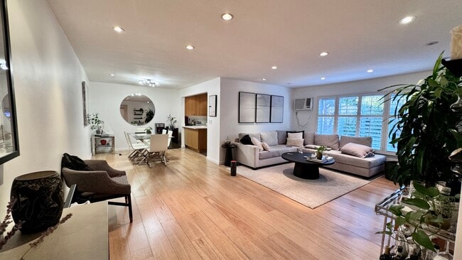 Building Photo - 645 Westmount Dr