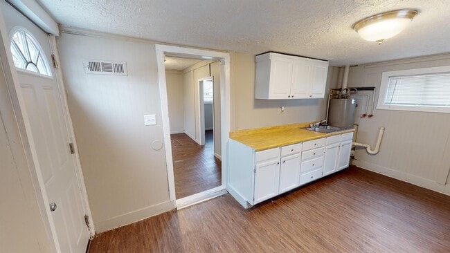 Building Photo - 405 N Darr Ave