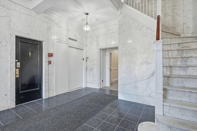 Entrada/Ascensor - 70 Fenway