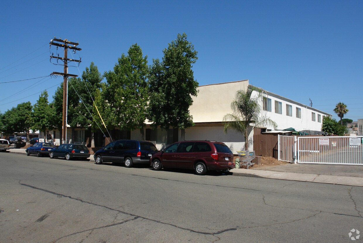 Primary Photo - Aragon Apartments