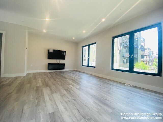 Building Photo - 2 W 3rd St Pl