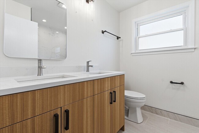 Foto del edificio - 5915 N Milwaukee Ave