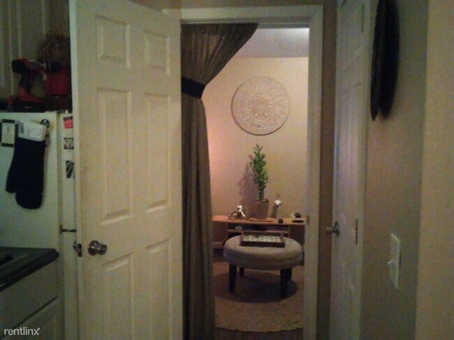 Foto del edificio - 1 br, 1 bath Duplex - 8825 Plum Street 2