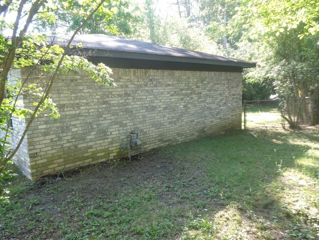 Foto del edificio - 2915 Wynne Dr