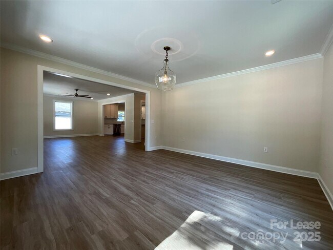 Foto del edificio - 307 N Catawba St