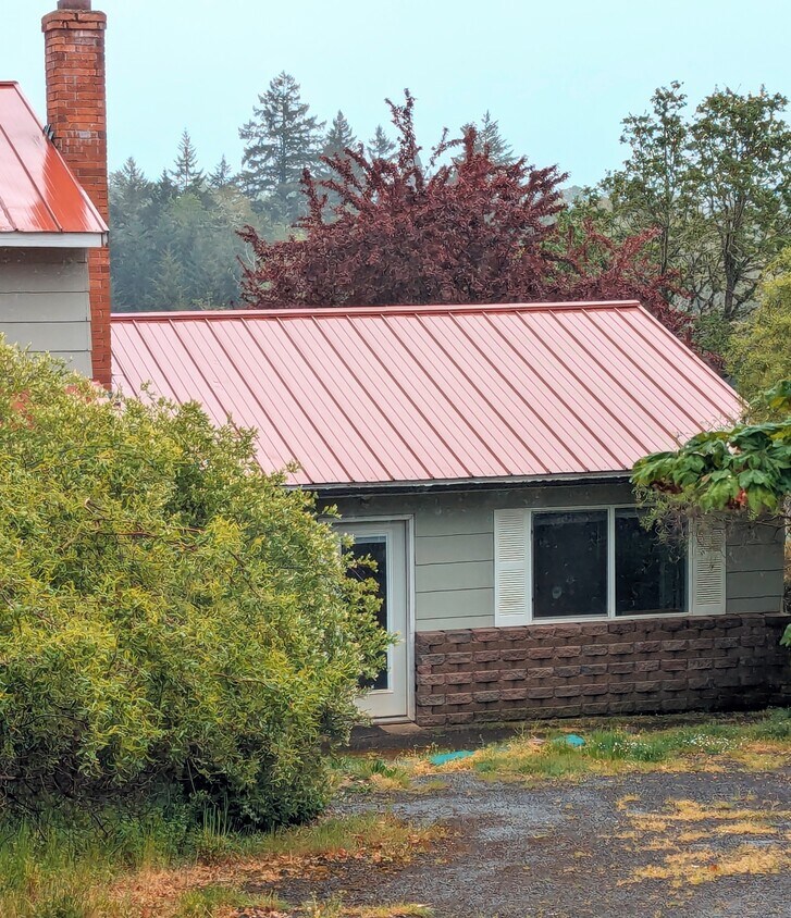 Primary Photo - 1000 Pioneer Rd