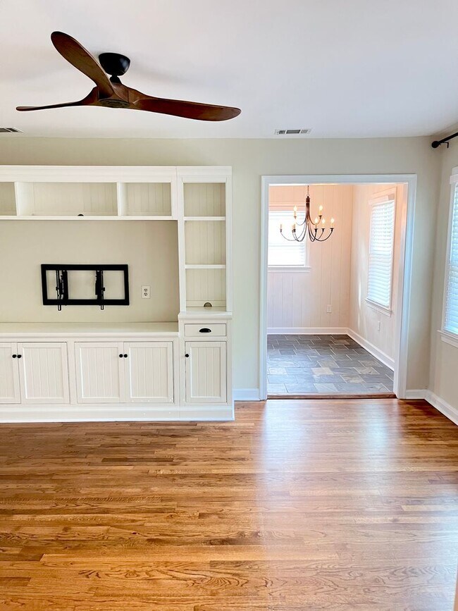 Building Photo - Two Bed, One Bath Home near Daffin Park