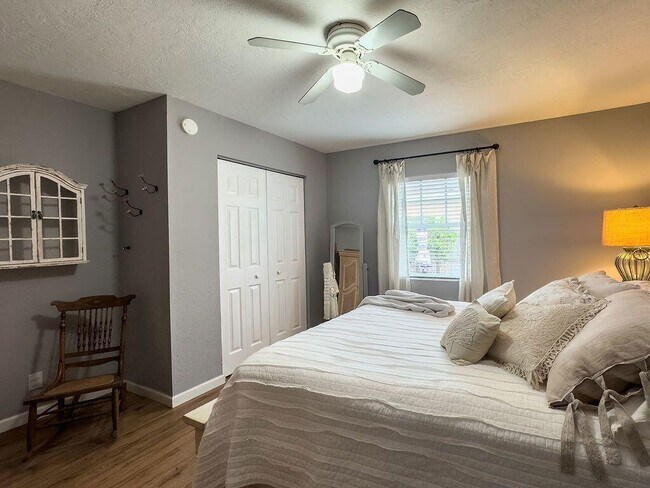 Building Photo - 902 NE 34th St