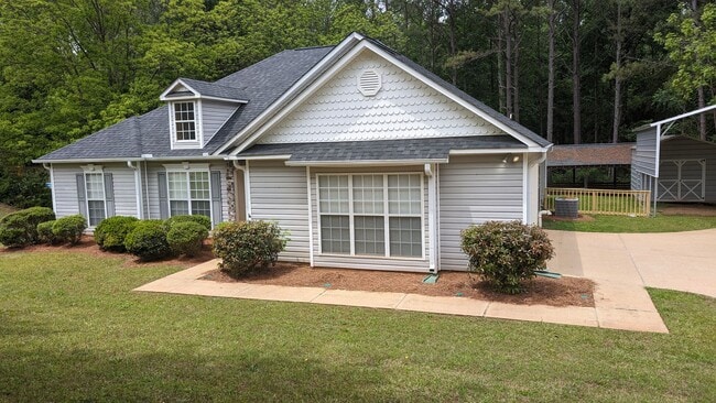 Building Photo - 105 Foxdale Dr