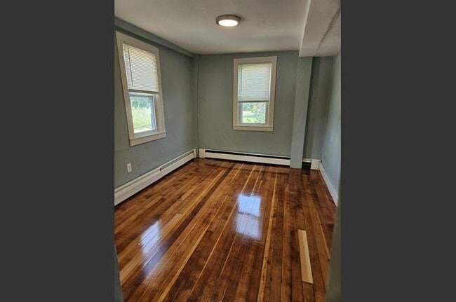 Building Photo - 4 Church St