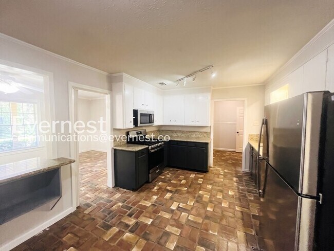 Foto del edificio - 114 Rollingwood Dr