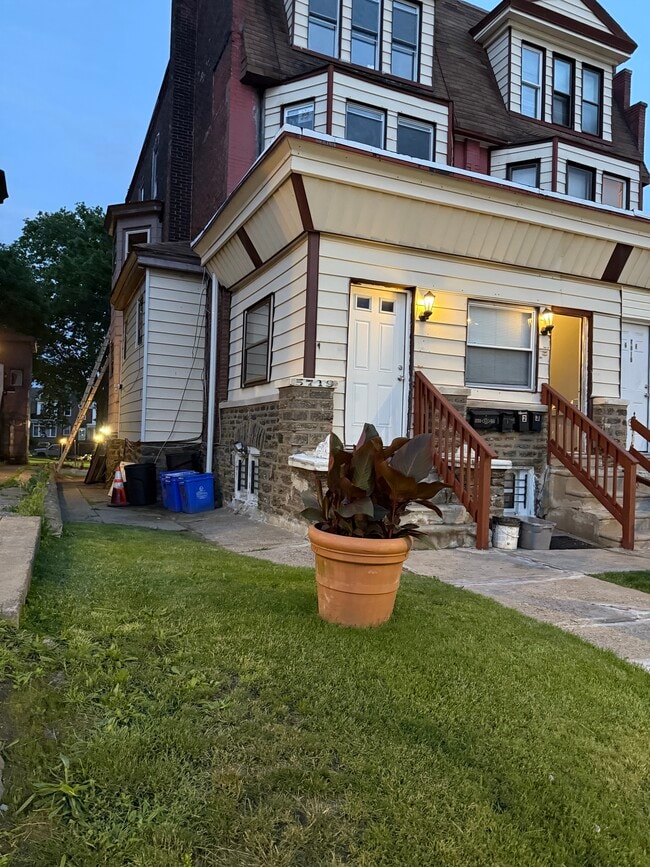 Building Photo - 5719 N Park Ave