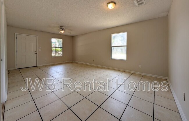 Foto del edificio - 8364 Eaton Ave