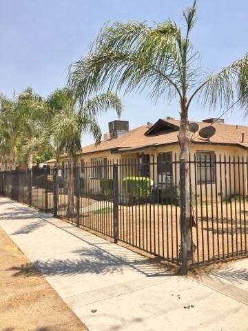 Bakersfield CA 8 units - 1315 Haley St