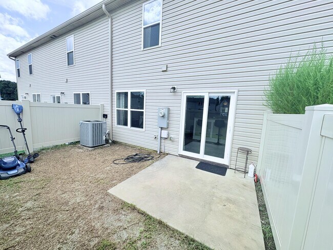 Foto del edificio - 456 Sullivan Loop Rd