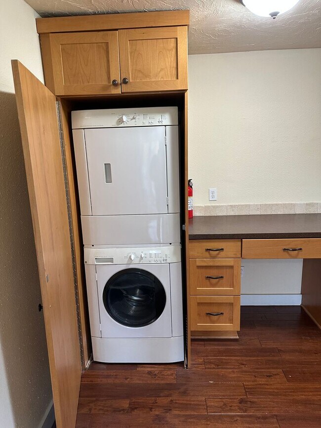 Building Photo - Available Now! 2 Bedroom ~ 1 Bathroom Cond...
