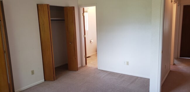 Building Photo - 4570 Witches Hollow Ln