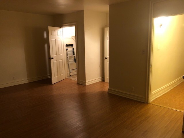 Dormitorio principal en el tercer piso con dos vestidores. - 1307 Hamilton St