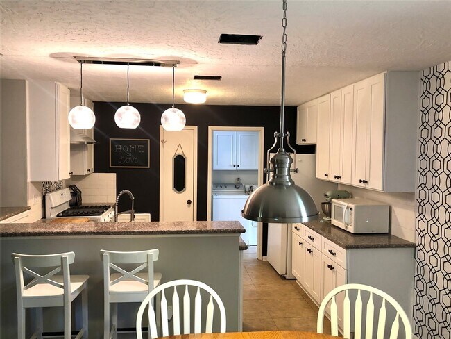 Foto del edificio - 802 Cascade Creek Dr
