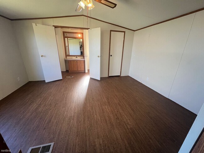 Building Photo - 2 br, 2 bath Mobile Home - 1254 Industrial...