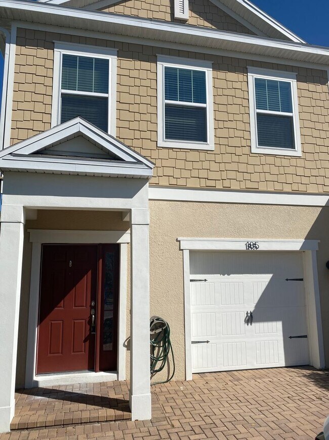 Building Photo - 3 BEDROOOMS. 2.5 BATHROOM TOWNHOME NEAR TH...