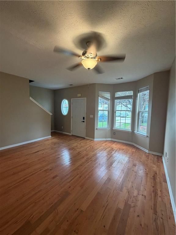 Foto del edificio - 92 Timber Ridge Dr