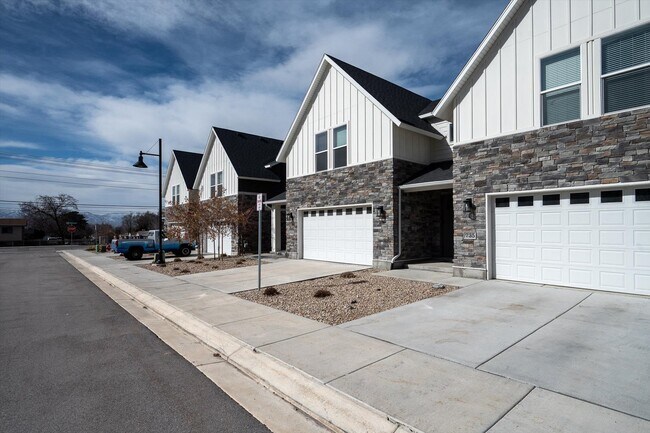 Foto del edificio - 721 E Zekes Ct