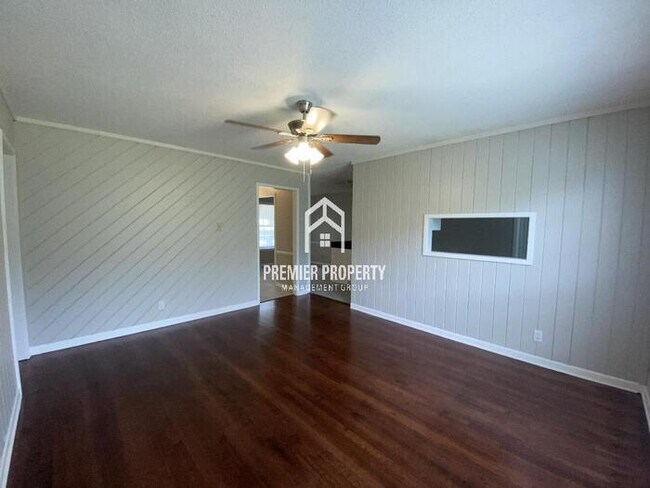 Building Photo - Adorable 4 bedroom 2 bath brick home.