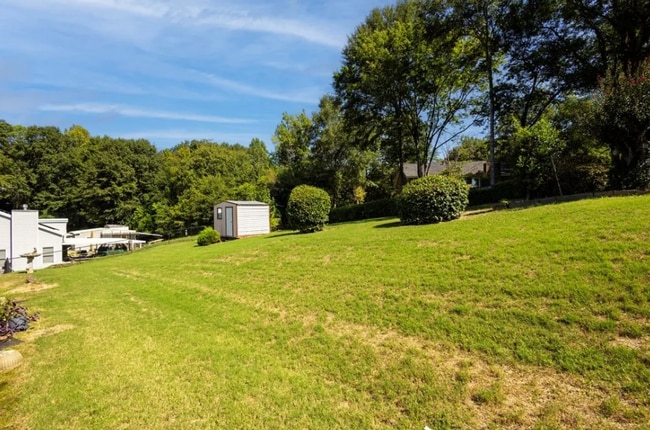 Building Photo - 3925 Biltmore Dr