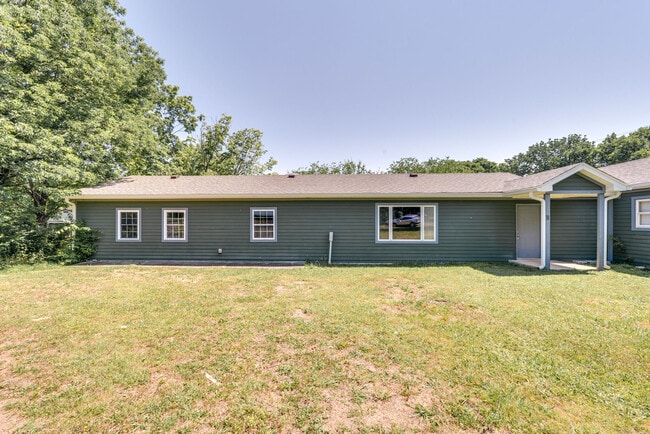 Building Photo - 279 Stones River Rd
