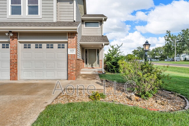 Building Photo - 4428 SE Oak Bend Dr
