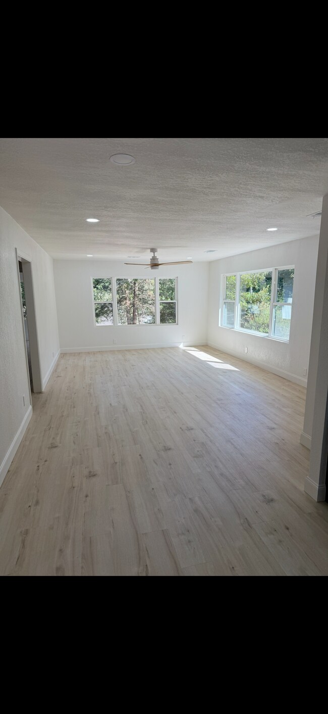 Foto del edificio - 112 Poplar St