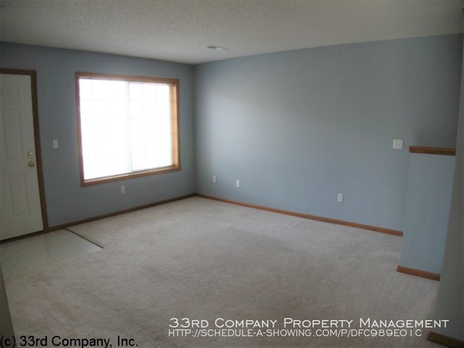 Foto del edificio - Woodbury 2 Bedroom End Unit Town Home!