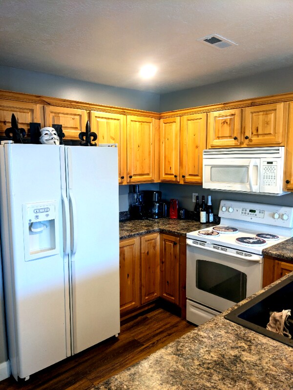 Building Photo - 22 Fairway Ln