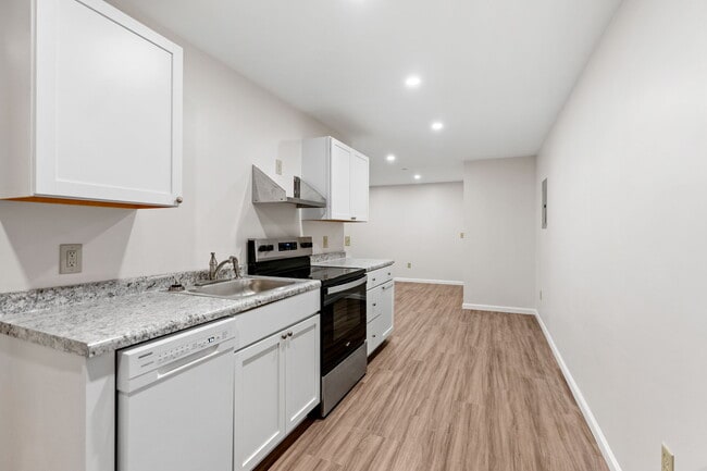 Entry / Kitchen - 3514 Grand Ave S