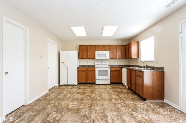 Building Photo - 5632 N Jefferson Dr