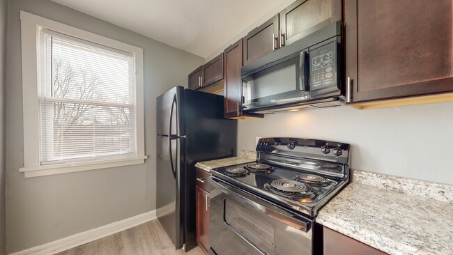 Kitchen - 1102 Gleneagle Rd
