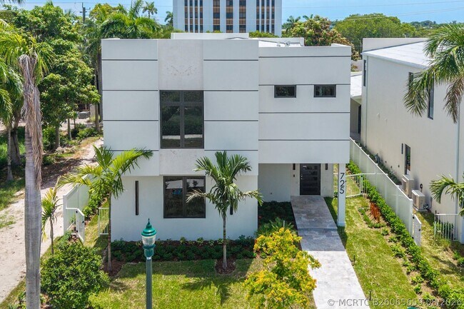 Building Photo - 725 SE 4th Ave