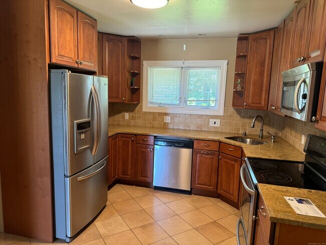 Foto del edificio - 90 Meloy Rd